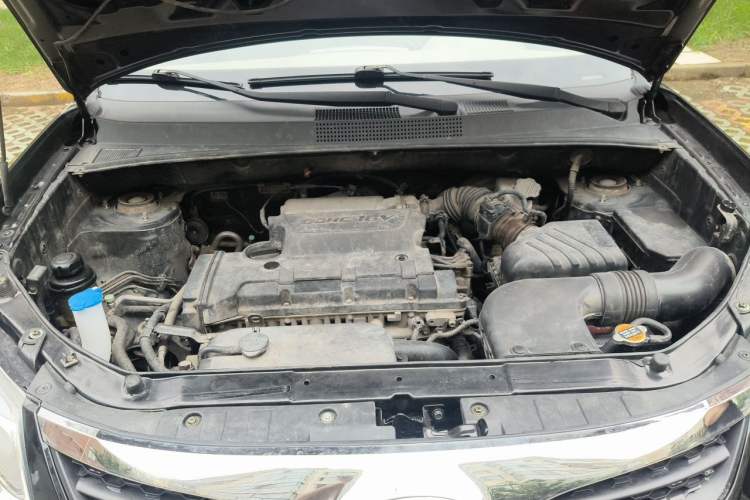 Used Hyundai Tucson 2013 2.0L Manual Two-Wheel Drive Fashion Edition Engine Bay
