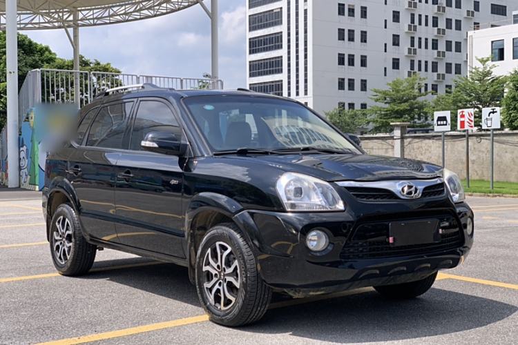 Used Hyundai Tucson 2013 2.0L Manual 4x4 Luxury Version Exterior 2