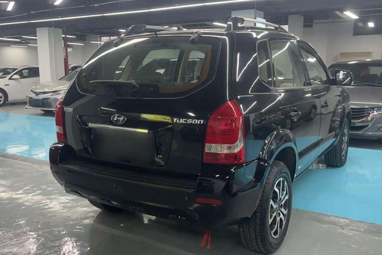 Used Hyundai Tucson 2013 2.0L Manual Two-Wheel Drive Fashion Edition Exterior 3