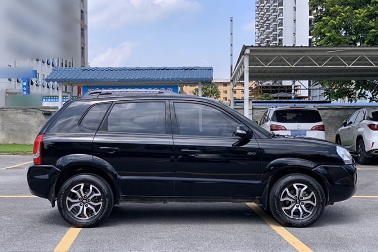 Used Hyundai Tucson 2013 2.0L Manual 4x4 Luxury Version Exterior 3
