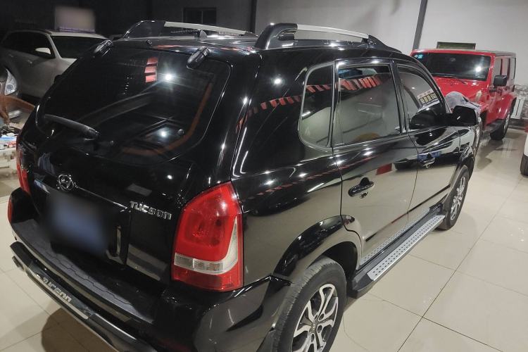Used Hyundai Tucson 2013 2.0L Manual Two-Wheel Drive Fashion Edition Exterior 3