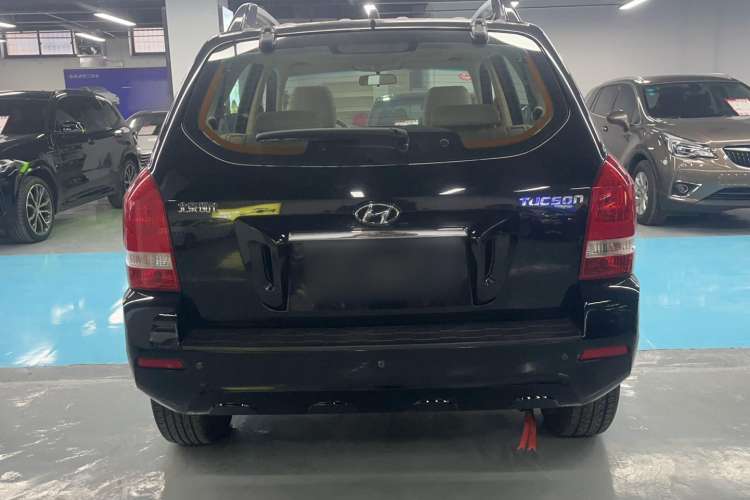 Used Hyundai Tucson 2013 2.0L Manual Two-Wheel Drive Fashion Edition Exterior 4