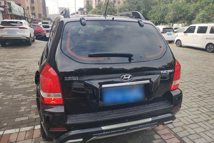 Used Hyundai Tucson 2013 2.0L Manual Two-Wheel Drive Fashion Edition Exterior 4