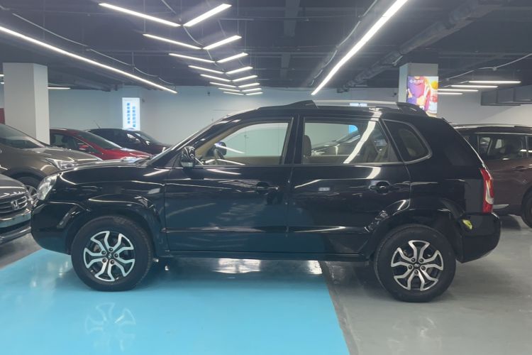 Used Hyundai Tucson 2013 2.0L Manual Two-Wheel Drive Fashion Edition Exterior 5