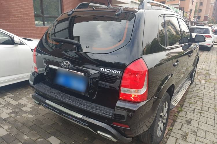 Used Hyundai Tucson 2013 2.0L Manual Two-Wheel Drive Fashion Edition Exterior 5
