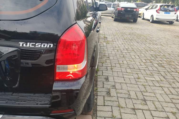 Used Hyundai Tucson 2013 2.0L Manual Two-Wheel Drive Fashion Edition Exterior 6