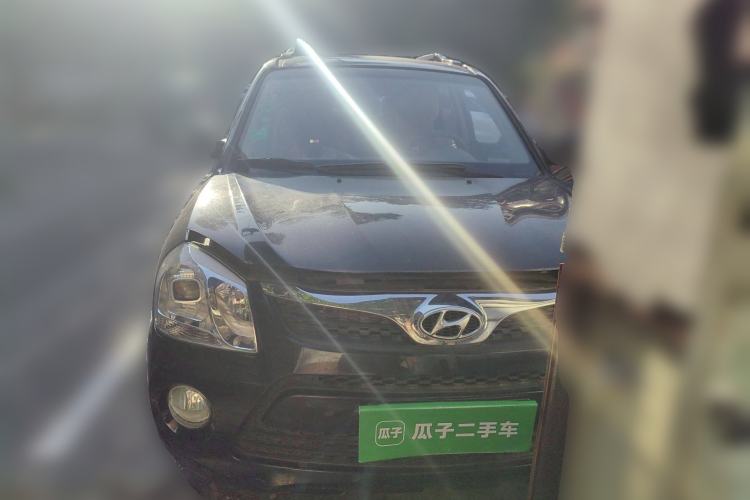 Used Hyundai Tucson 2013 2.0L Manual Two-Wheel Drive Fashion Edition Front
