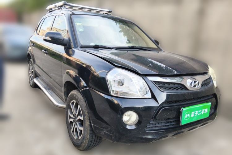 Used Hyundai Tucson 2013 2.0L Manual Two-Wheel Drive Fashion Edition Front Right 45 Deg