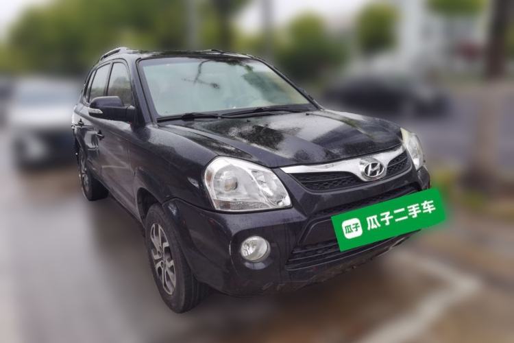 Used Hyundai Tucson 2013 2.0L Manual Two-Wheel Drive Fashion Edition Front Right 45 Deg