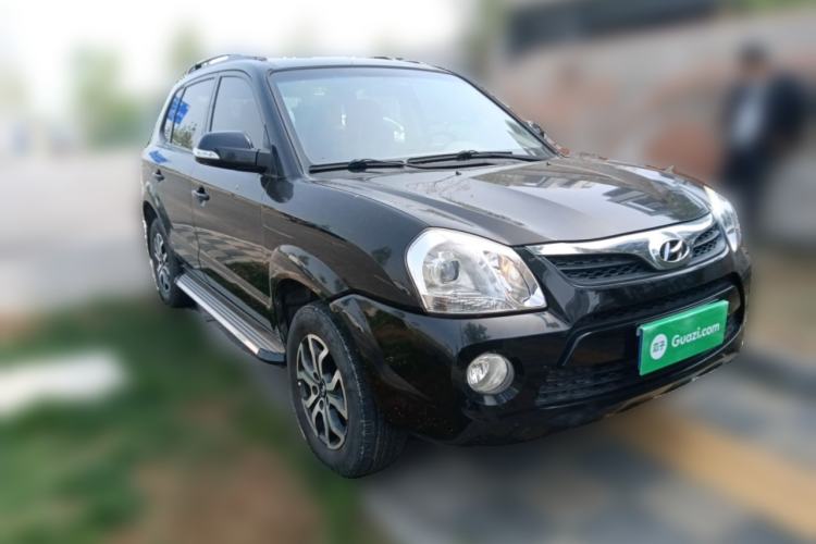 Used Hyundai Tucson 2013 2.0L Automatic Two-Wheel Drive Comfort Version Front Right 45 Deg