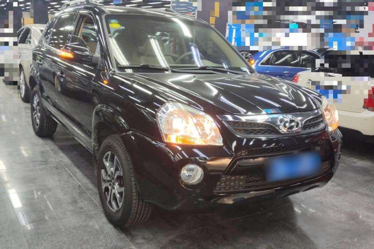 Used Hyundai Tucson 2013 2.0L Manual Two-Wheel Drive Fashion Edition Front Right 45 Deg