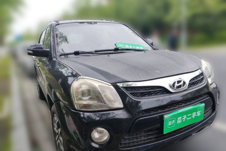 Used Hyundai Tucson 2013 2.0L Manual Two-Wheel Drive Fashion Edition Front Right 45 Deg