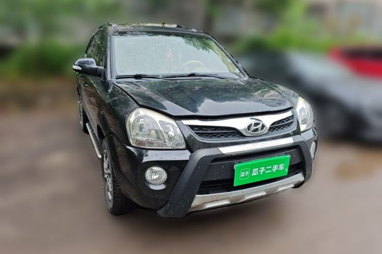 Used Hyundai Tucson 2013 2.0L Manual Two-Wheel Drive Comfort Version Front Right 45 Deg