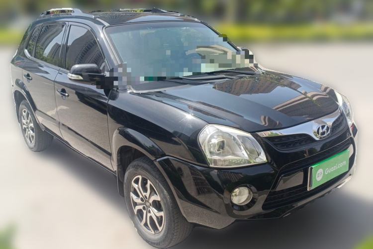Used Hyundai Tucson 2013 2.0L Manual Two-Wheel Drive Fashion Edition Front Right 45 Deg