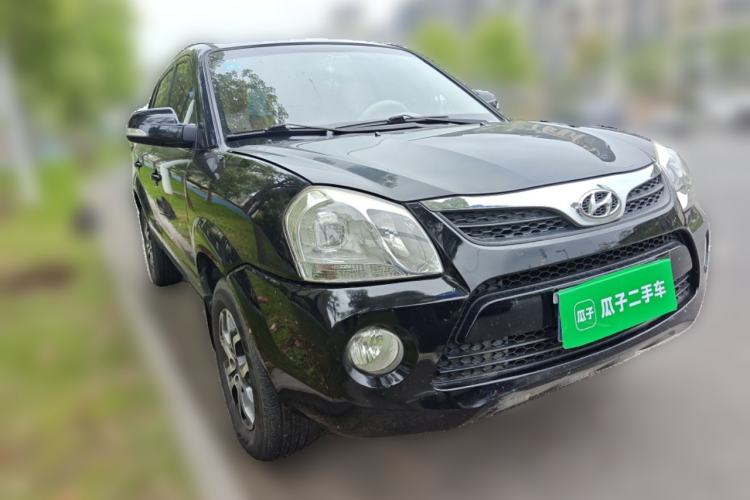 Used Hyundai Tucson 2013 2.0L Manual Two-Wheel Drive Fashion Edition Front Right 45 Deg