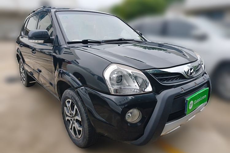 Used Hyundai Tucson 2013 2.0L Manual Two-Wheel Drive Fashion Edition Front Right 45 Deg