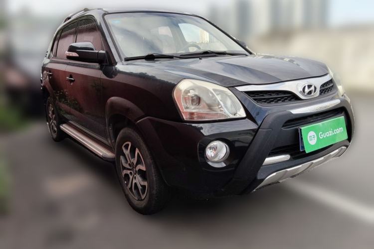 Used Hyundai Tucson 2013 2.0L Automatic Two-Wheel Drive Comfort Version Front Right 45 Deg