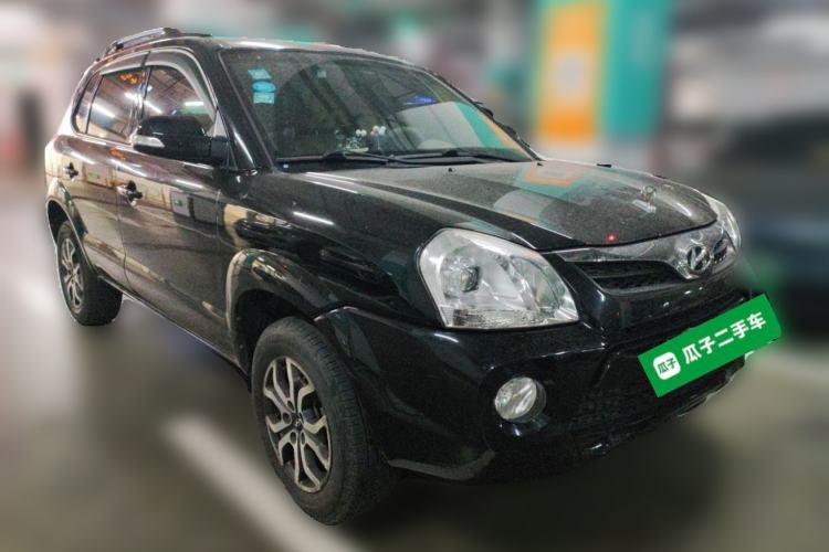 Used Hyundai Tucson 2013 2.0L Manual Two-Wheel Drive Fashion Edition Front Right 45 Deg