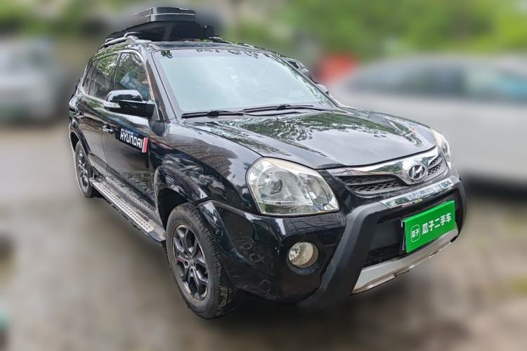 Used Hyundai Tucson 2013 2.0L Manual Two-Wheel Drive Fashion Edition Front Right 45 Deg