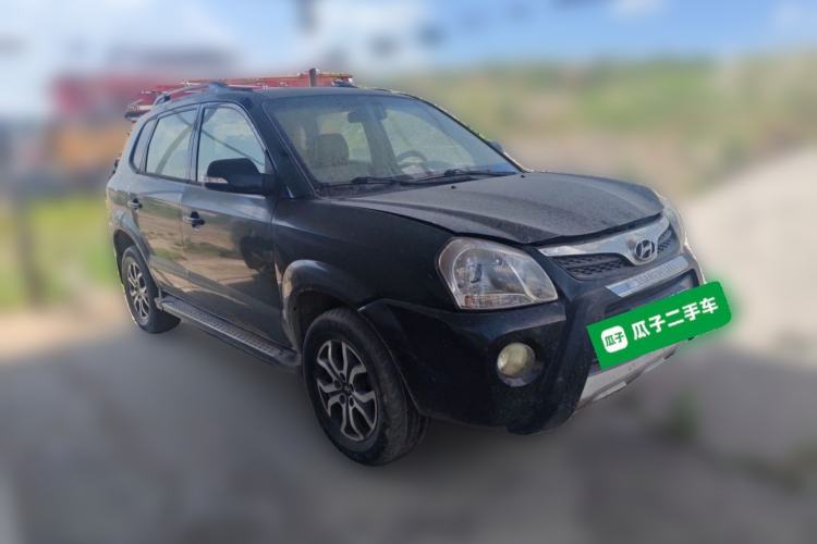 Used Hyundai Tucson 2013 2.0L Manual Two-Wheel Drive Fashion Edition Front Right 45 Deg