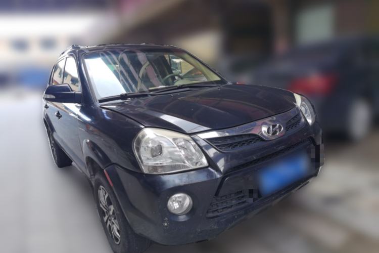 Used Hyundai Tucson 2013 2.0L Manual Two-Wheel Drive Fashion Edition Front Right 45 Deg
