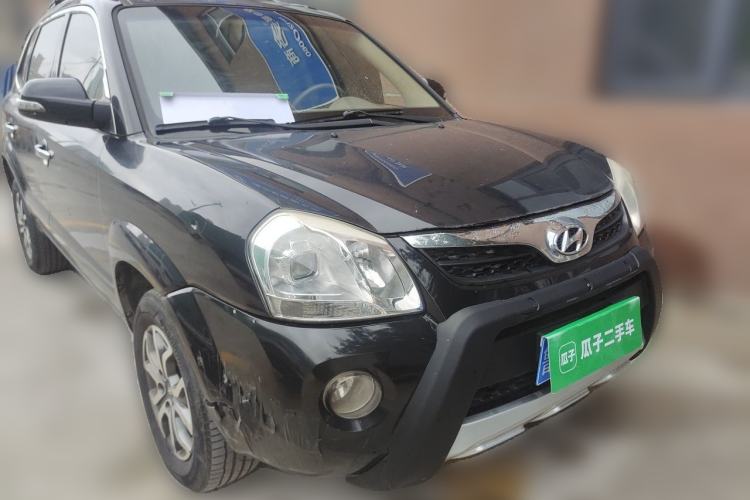 Used Hyundai Tucson 2013 2.0L Automatic Two-Wheel Drive Comfort Version Front Right 45 Deg