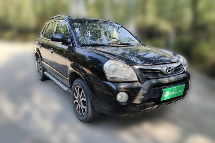 Used Hyundai Tucson 2013 2.0L Manual Two-Wheel Drive Fashion Edition Front Right 45 Deg