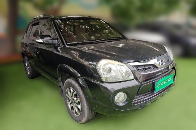 Used Hyundai Tucson 2013 2.0L Manual Two-Wheel Drive Fashion Edition Front Right 45 Deg