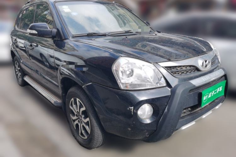 Used Hyundai Tucson 2013 2.0L Automatic Two-Wheel Drive Comfort Version Front Right 45 Deg