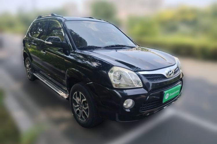 Used Hyundai Tucson 2013 2.0L Manual Two-Wheel Drive Fashion Edition Front Right 45 Deg