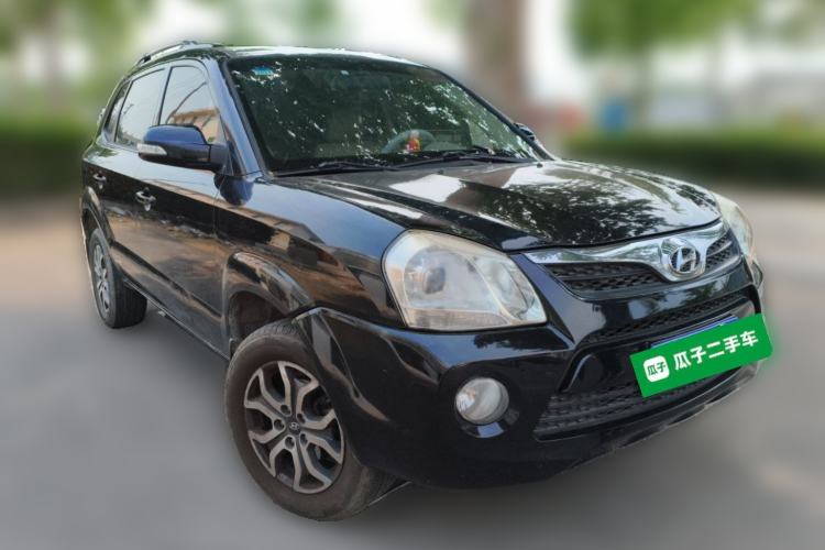 Used Hyundai Tucson 2013 2.0L Automatic Two-Wheel Drive Comfort Version Front Right 45 Deg