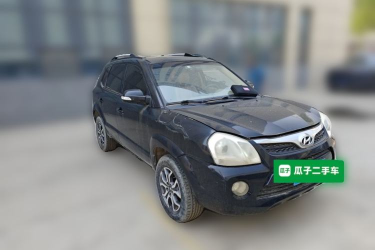Used Hyundai Tucson 2013 2.0L Automatic Two-Wheel Drive Comfort Version Front Right 45 Deg