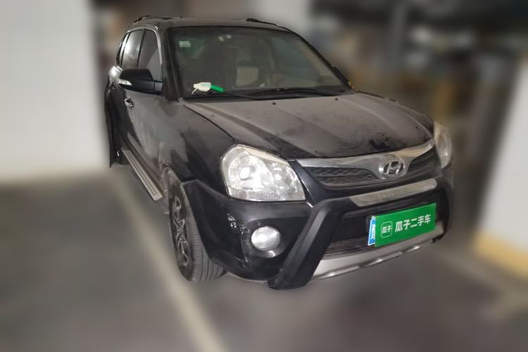 Used Hyundai Tucson 2013 2.0L Manual Two-Wheel Drive Fashion Edition Front Right 45 Deg
