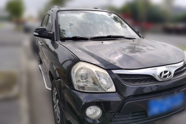 Used Hyundai Tucson 2013 2.0L Manual Two-Wheel Drive Fashion Edition Front Right 45 Deg