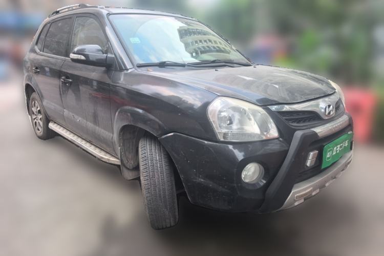 Used Hyundai Tucson 2013 2.0L Manual Two-Wheel Drive Fashion Edition Front Right 45 Deg