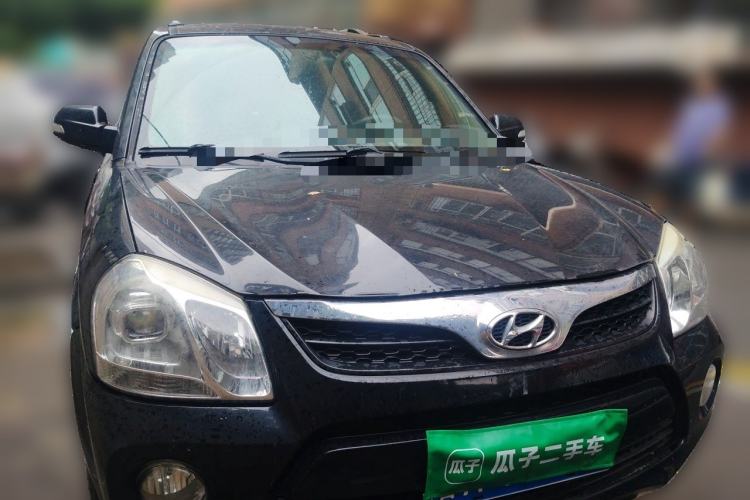 Used Hyundai Tucson 2013 2.0L Manual Two-Wheel Drive Fashion Edition Front Right 45 Deg