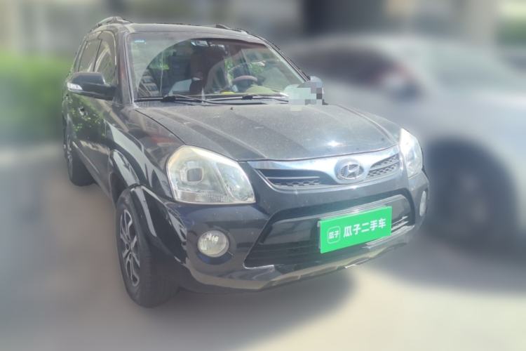 Used Hyundai Tucson 2013 2.0L Manual Two-Wheel Drive Fashion Edition Front Right 45 Deg