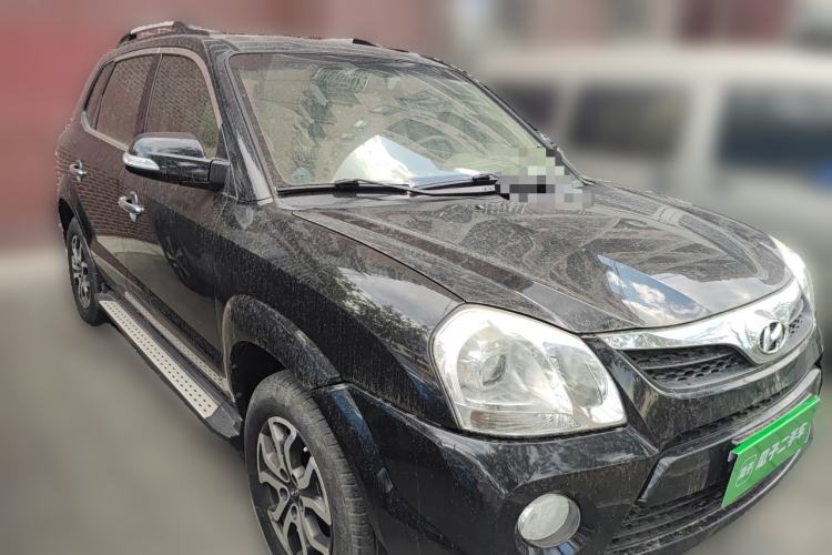 Used Hyundai Tucson 2013 2.0L Automatic Two-Wheel Drive Comfort Version Front Right 45 Deg