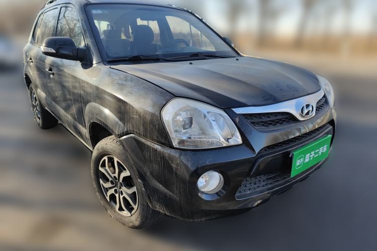 Used Hyundai Tucson 2013 2.0L Manual Two-Wheel Drive Fashion Edition Front Right 45 Deg