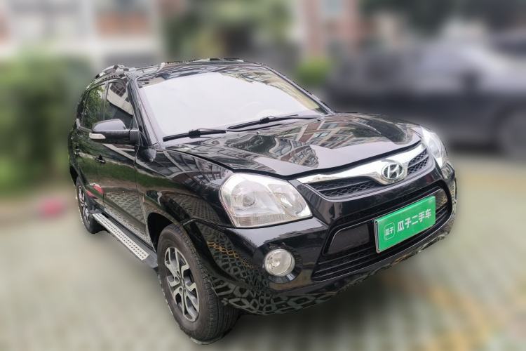 Used Hyundai Tucson 2013 2.0L Manual Two-Wheel Drive Fashion Edition Front Right 45 Deg