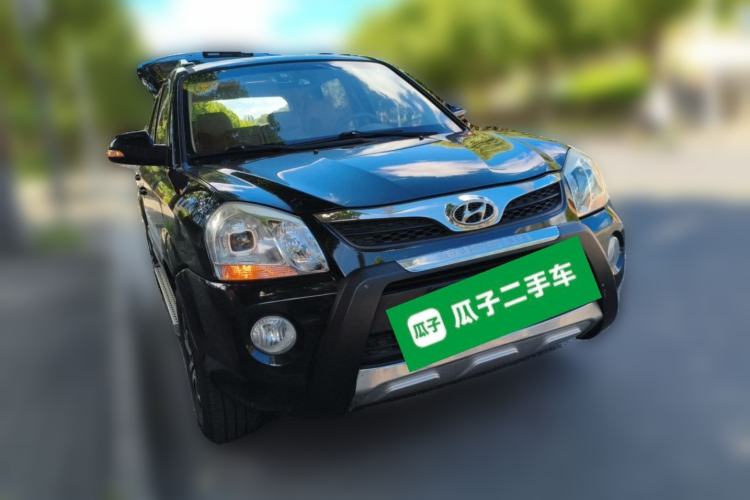 Used Hyundai Tucson 2013 2.0L Manual Two-Wheel Drive Fashion Edition Front Right 45 Deg