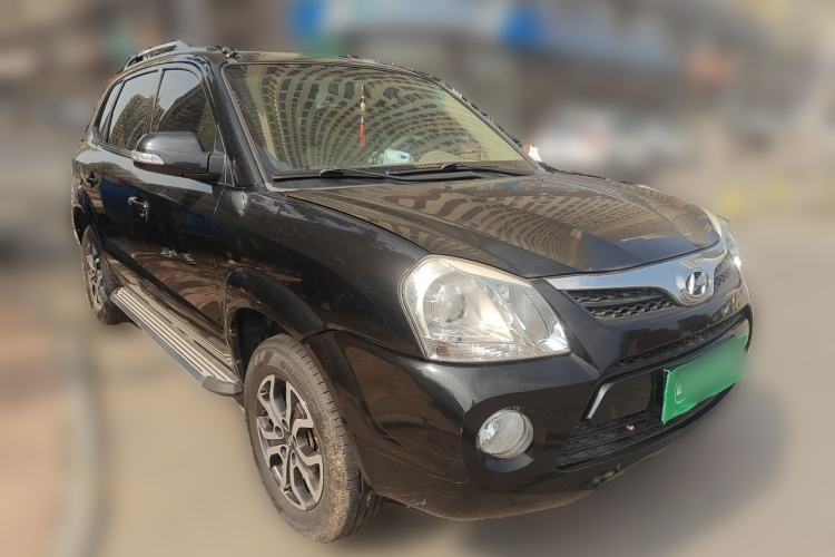 Used Hyundai Tucson 2013 2.0L Manual Two-Wheel Drive Fashion Edition Front Right 45 Deg