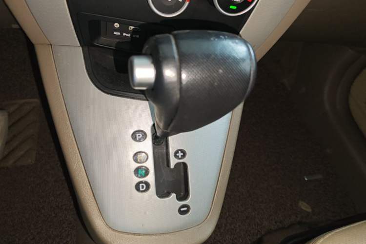 Used Hyundai Tucson 2013 2.0L Automatic Two-Wheel Drive Comfort Version Gear Lever