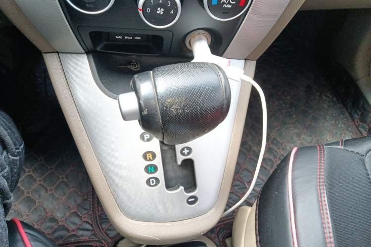 Used Hyundai Tucson 2013 2.0L Automatic Two-Wheel Drive Comfort Version Gear Lever