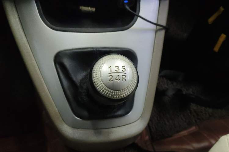 Used Hyundai Tucson 2013 2.0L Manual Two-Wheel Drive Fashion Edition Gear Lever