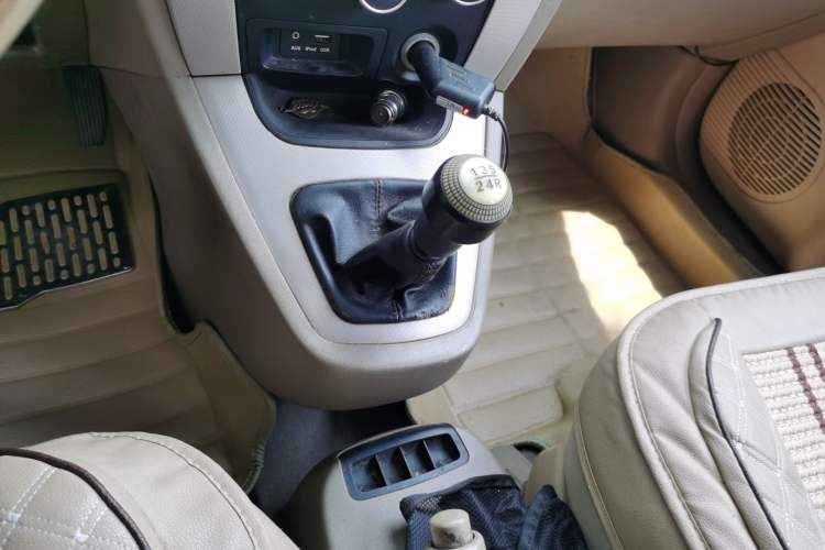 Used Hyundai Tucson 2013 2.0L Manual Two-Wheel Drive Fashion Edition Gear Lever
