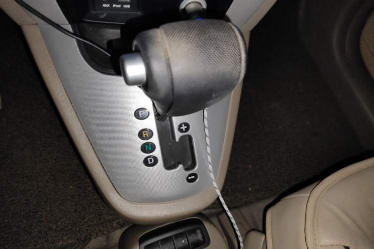 Used Hyundai Tucson 2013 2.0L Automatic Two-Wheel Drive Comfort Version Gear Lever
