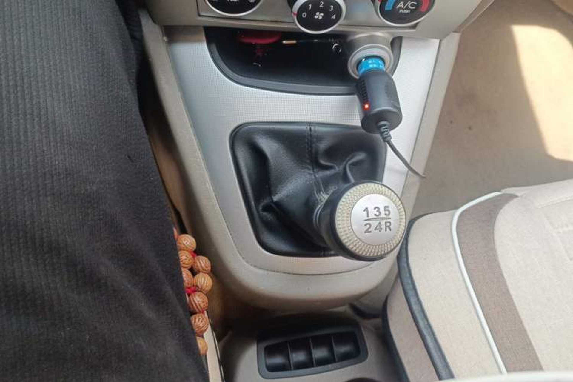 Used Hyundai Tucson 2013 2.0L Manual Two-Wheel Drive Fashion Edition Gear Lever