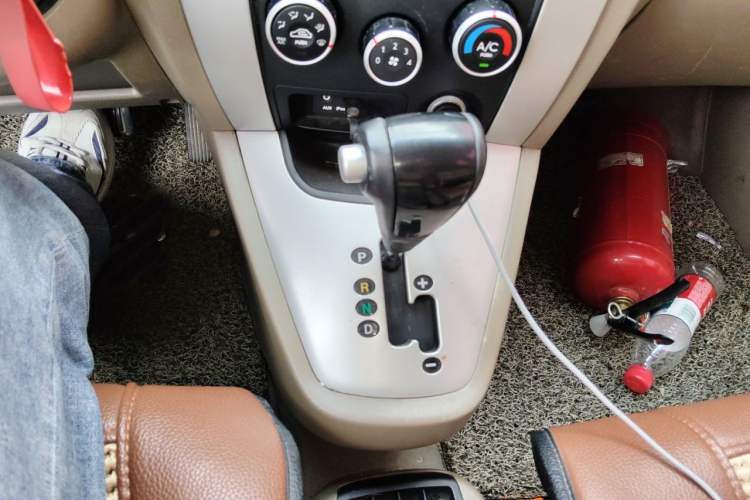 Used Hyundai Tucson 2013 2.0L Automatic Two-Wheel Drive Comfort Version Gear Lever