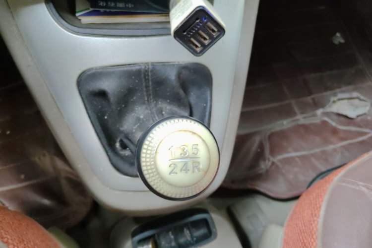 Used Hyundai Tucson 2013 2.0L Manual Two-Wheel Drive Fashion Edition Gear Lever